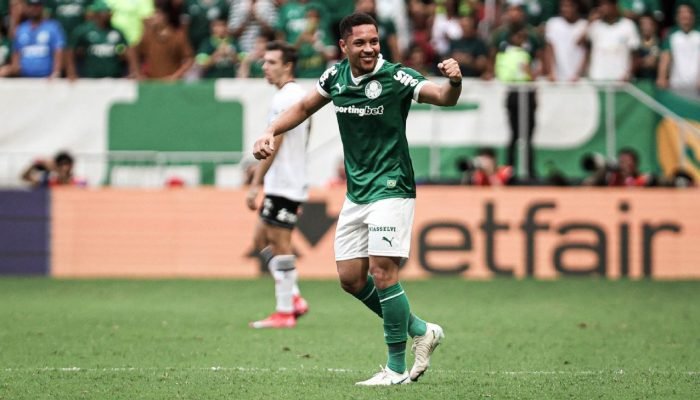 Vitor Roque marca, e Palmeiras vence Vasco no Brasileirão