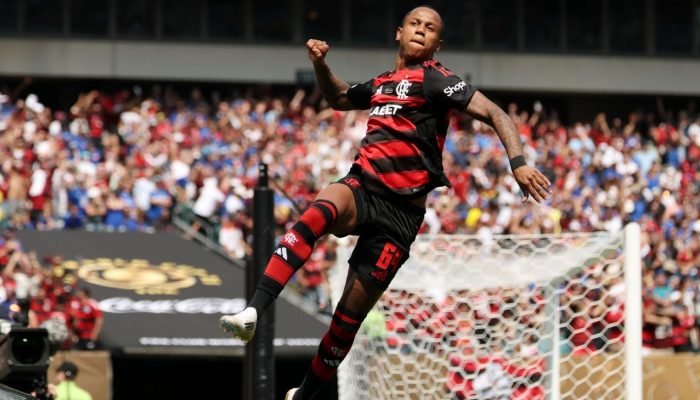 Wallace Yan jogava com Chelsea no videogame antes de fazer gol do Flamengo no Mundial