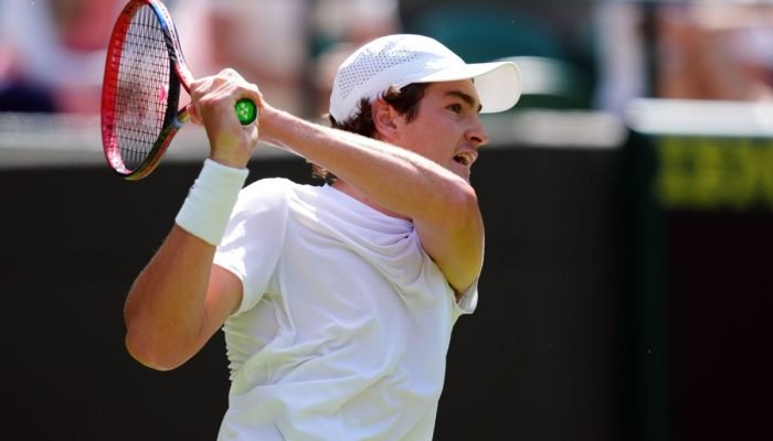 Wimbledon-Joao-Fonseca-domina-despacha-tenista-da-casa-e-estreia.jpeg Wimbledon: João Fonseca domina, despacha tenista 'da casa' e estreia com vitória