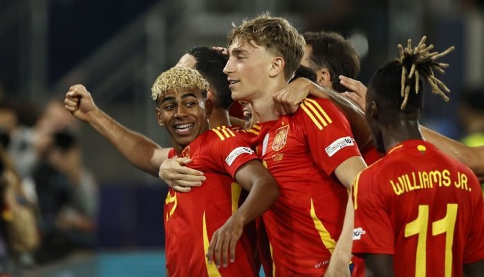 Yamal dá show, Espanha vence a França e vai à final da Nations