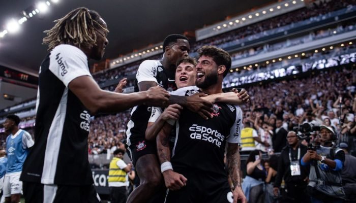 Yuri-Alberto-decide-e-Corinthians-afunda-Santos-no-Brasileirao.jpeg Yuri Alberto decide, e Corinthians 'afunda' Santos no Brasileirão