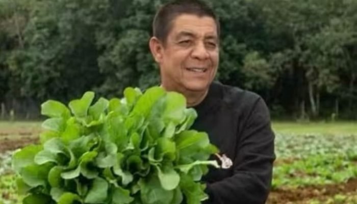 Zeca-Pagodinho-na-horta.jpg Zeca-Pagodinho-na-horta.jpg