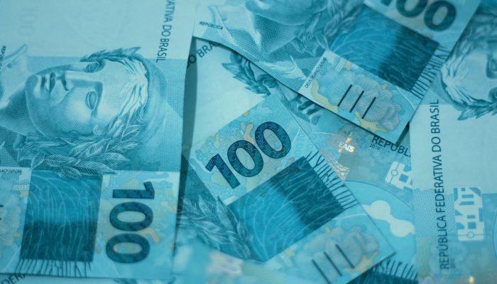 cem-reais-dinheiro.jpg cem-reais-dinheiro.jpg