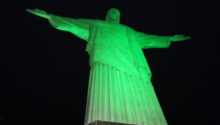 cristo-redentor-verde-homenagem-medicos-veterinarios-scaled.jpg