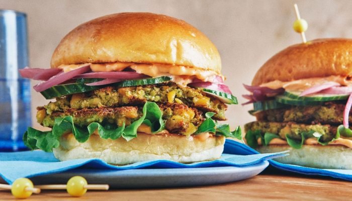falafel-burger_RECIPE_V1_030525_2166_VOG_final.jpg falafel-burger_RECIPE_V1_030525_2166_VOG_final.jpg
