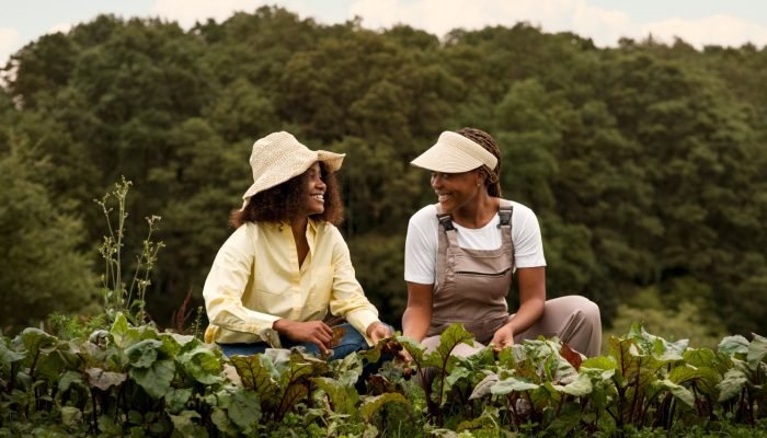 full-shot-smiley-women-with-hats-1536x1024.jpg