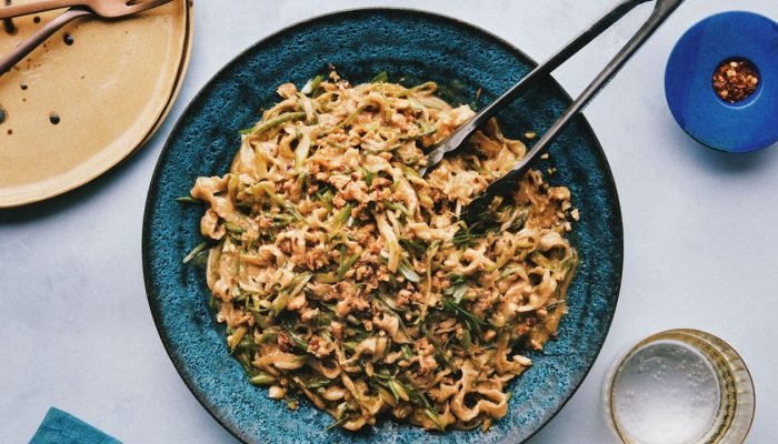 garlic-chile-cashew-noodles_RECIPE_V4_031825_11578_VOG_final.jpg garlic-chile-cashew-noodles_RECIPE_V4_031825_11578_VOG_final.jpg