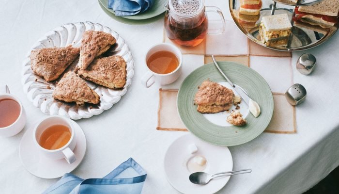 how-to-host-afternoon-tea_LEDE_V2_032825_2090_VOG_final.jpg