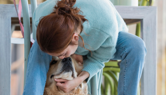 mulher-cao-suporte-emocional.png