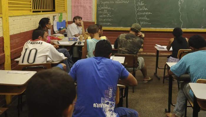 sala_de_aula_ensino_medio.jpg sala_de_aula_ensino_medio.jpg