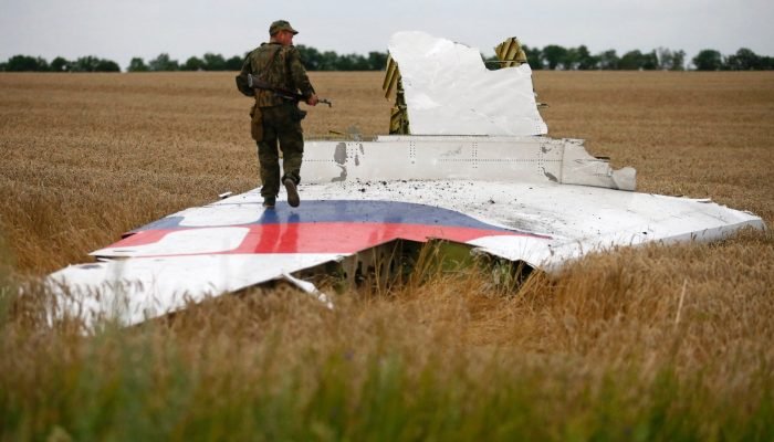 separatista-armado-pro-russia-sobre-destroco-do-aviao-da-malaysia-que-caiu-na-ucrania-1405624367825.jpeg separatista-armado-pro-russia-sobre-destroco-do-aviao-da-malaysia-que-caiu-na-ucrania-1405624367825.jpeg