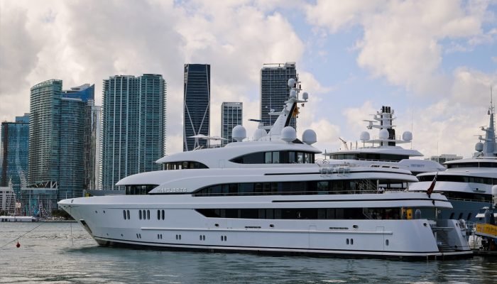 yacht-bloomberg.jpg yacht-bloomberg.jpg
